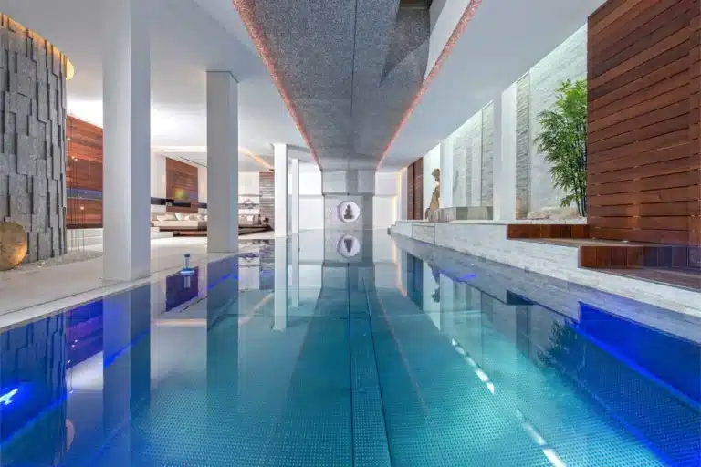 Indoorpool-Hotel-Referenz-Franceesconi